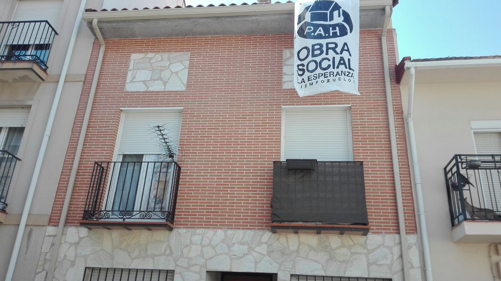 Lee más sobre el artículo Presentamos el Edificio Esperanza en Ciempozuelos, el último bloque recuperado por nuestra Obra Social PAH