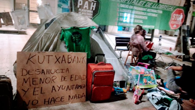 En este momento estás viendo El Ayuntamiento de Hospitalet, del PSOE, vuelve a dejar a una familia vulnerable en la calle