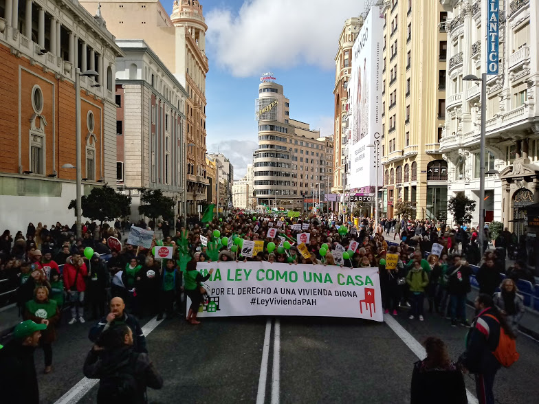 Lee más sobre el artículo PAHs DE TODO EL ESTADO SE DESPLAZAN HASTA MADRID EN DEFENSA DE LA LEY VIVIENDA PAH