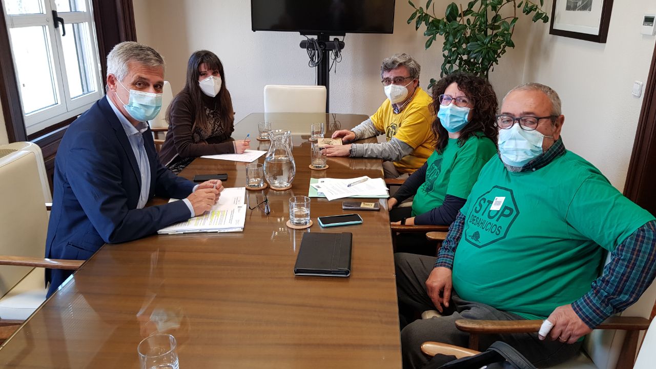 Lee más sobre el artículo La PAH se reúne con el secretario de Vivienda y le presenta las 5 Exigencias irrenunciables para la ley vivienda