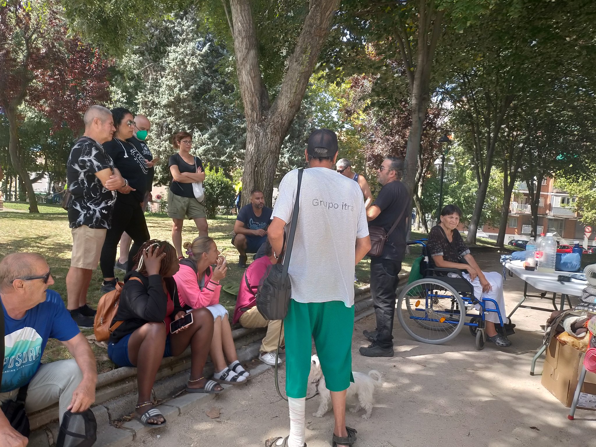 Lee más sobre el artículo Todo nuestro apoyo y solidaridad con las familias desahuciadas del CSOA La Dignidad y acampadas en Móstoles